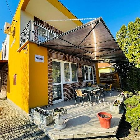 Gabi Haz Apartmanok*** Хайдусобосло Экстерьер фото