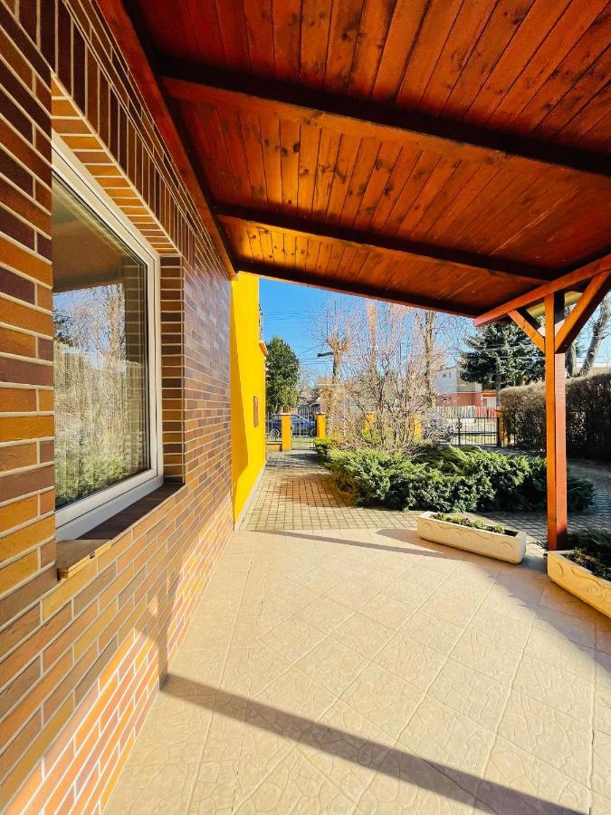 Gabi Haz Apartmanok*** Хайдусобосло Экстерьер фото