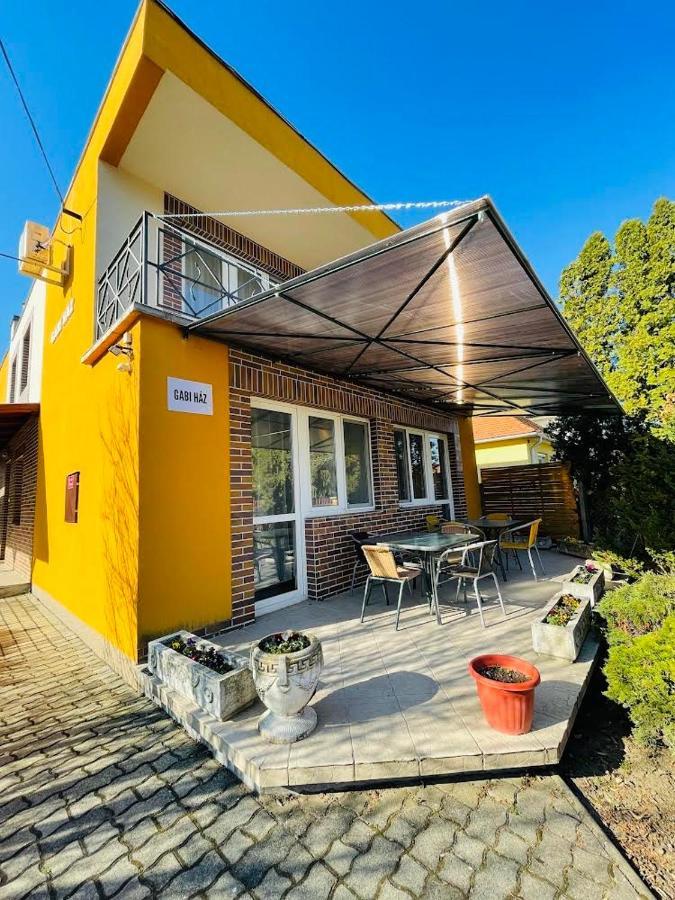 Gabi Haz Apartmanok*** Хайдусобосло Экстерьер фото