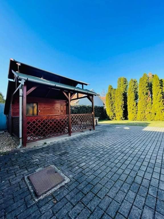 Gabi Haz Apartmanok*** Хайдусобосло Экстерьер фото