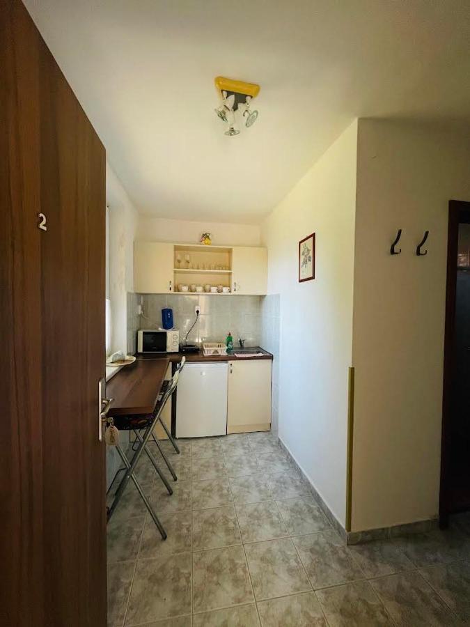 Gabi Haz Apartmanok*** Хайдусобосло Экстерьер фото